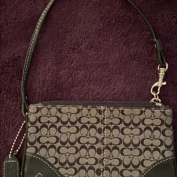 🎉🌸💝 HOST PICK 💝🌸🎉 Vintage Coach Wristlet - Black and Gray - Picture 4 of 10